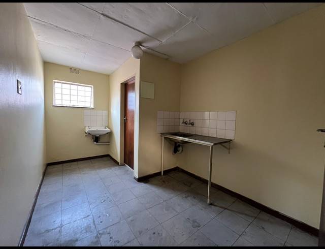 399M² WAREHOUSE TO LET IN STRIJDOMPARK